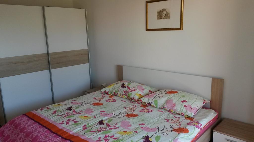 Apartma Mirella *